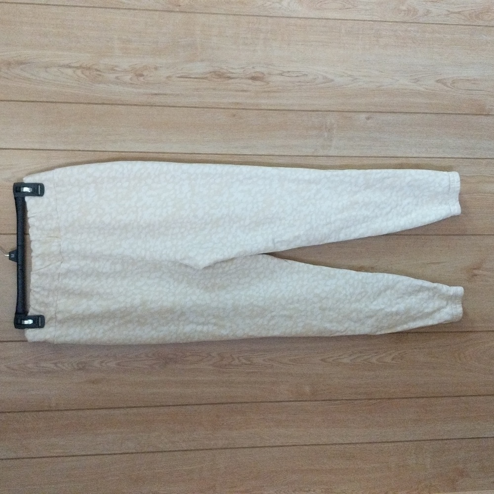 Fabletics Jogger Size Small - Picture 8 of 9